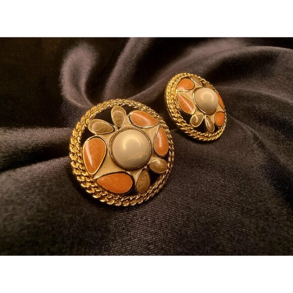 Rare Find Vintage TRIFARI 1980's Signed Pink Grey Flower Pearl Earrings - Picture 3 of 4